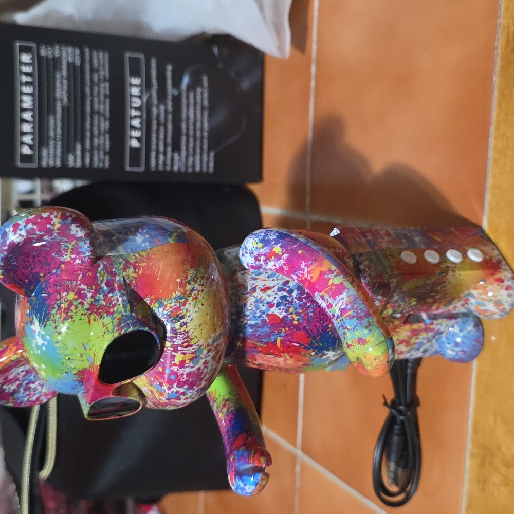 B5+GRAFITTI STYLE BEAR BLUETOOTH SPEAKER NEW IN BOX - Picture 2 of 8